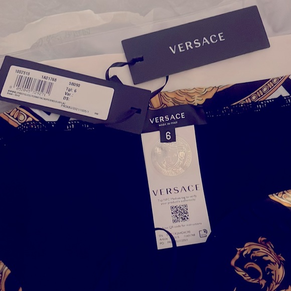 Barocco Medusa Motif swimwear - Picture 6 of 7